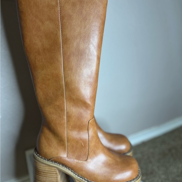dELiA*s Brown Heeled Platform Boots - Picture 3 of 6